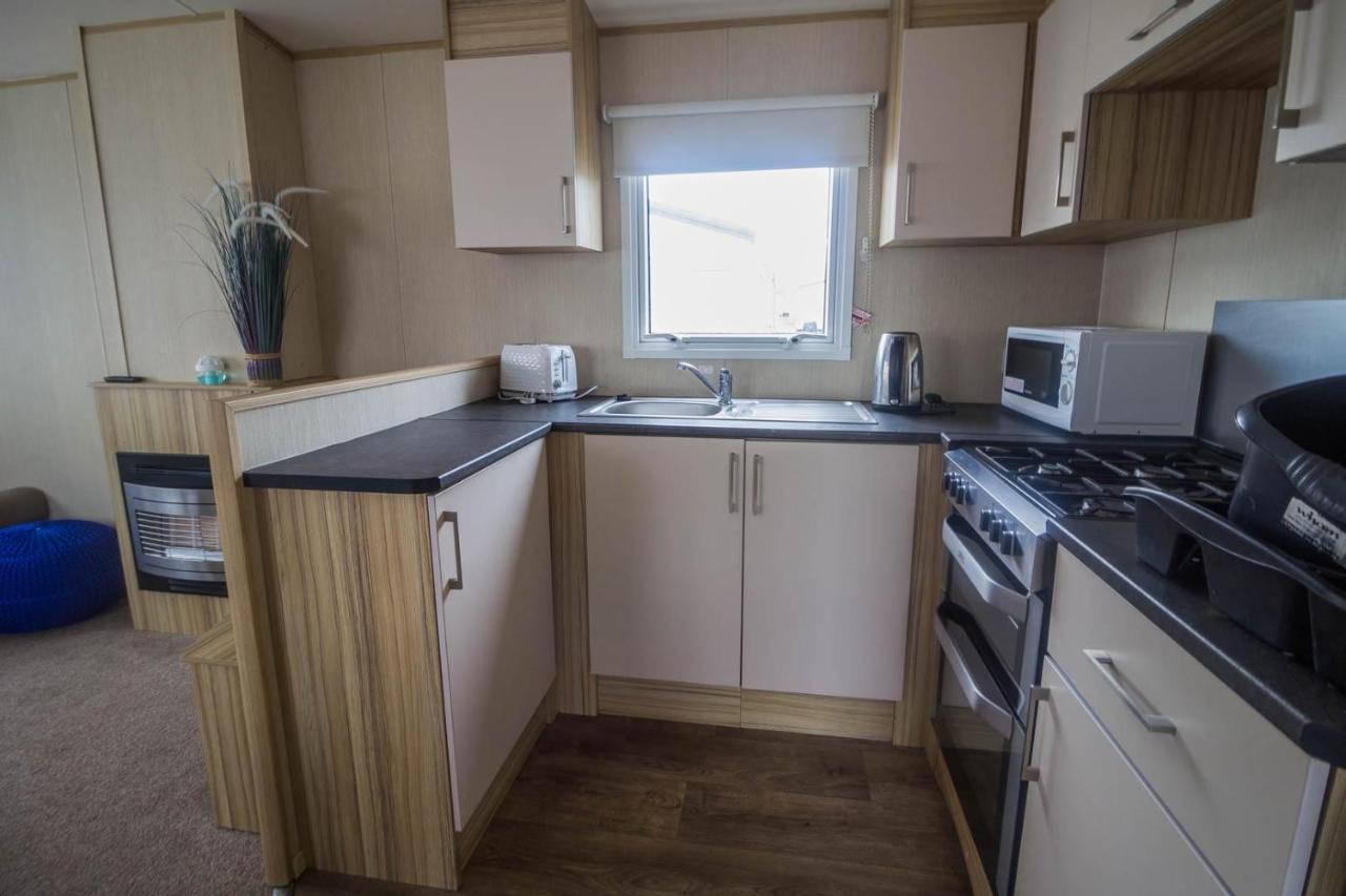 Lovely 4 Berth Holiday Home At Felixstowe Beach Holiday Park Ref 55008Yc מראה חיצוני תמונה
